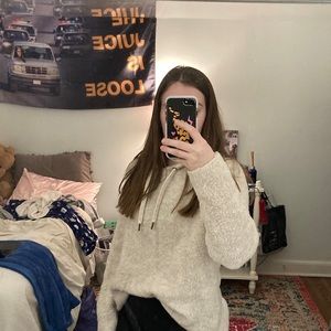 Cute and casual fuzzy AE sweatshirt/sweater!!